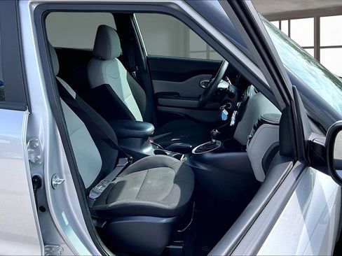 Used 2019 Kia Soul FWD image 8