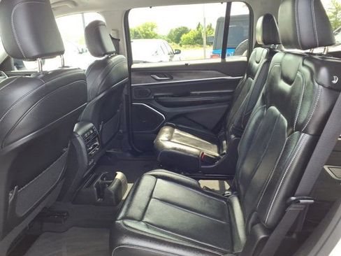 Used 2023 Jeep Grand Cherokee L Limited w/ Luxury Tech Group II AWD/4WD image 25