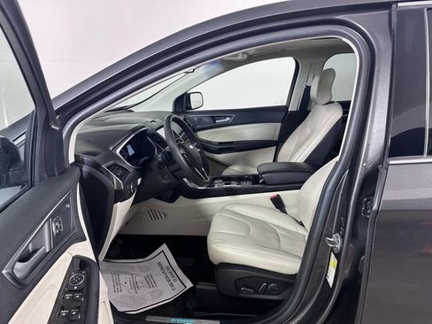 Used 2019 Ford Edge Titanium w/ Equipment Group 301A AWD/4WD image 21
