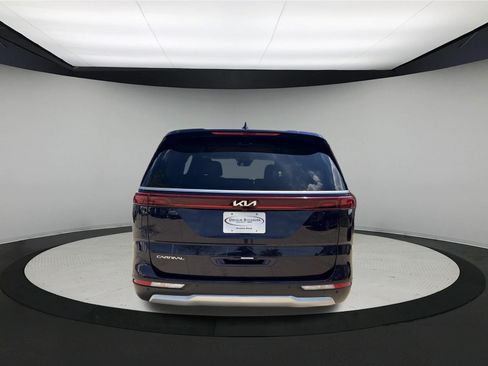 Used 2024 Kia Carnival LX FWD image 6