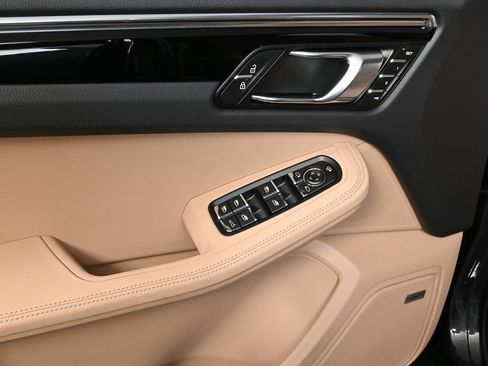 Certified 2026 Porsche Macan image 6