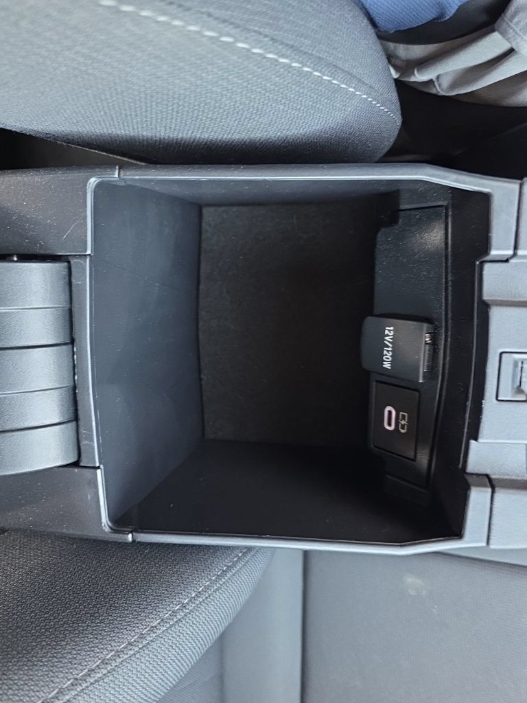 Used 2025 Toyota Corolla LE FWD image 27