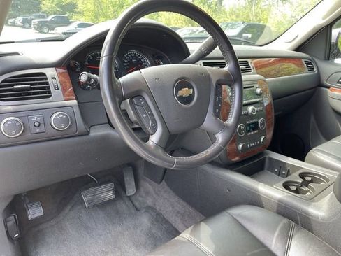 Used 2010 Chevrolet Suburban LT image 19