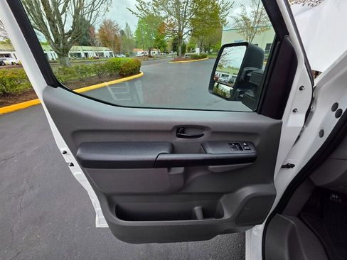Used 2018 Nissan NV 3500 SL image 31