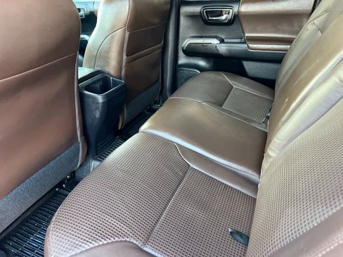 Used 2017 Toyota Tacoma Limited image 4