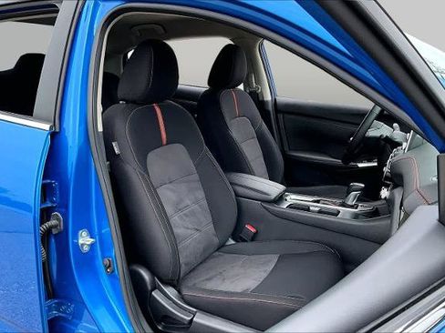 Certified 2025 Nissan Sentra SR FWD image 9
