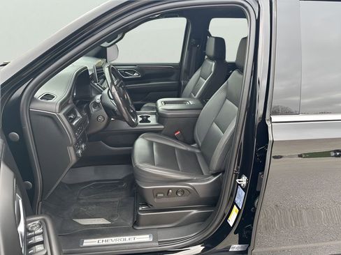 Used 2023 Chevrolet Suburban LT w/ Luxury Package AWD/4WD image 18