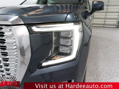 Used 2021 GMC Yukon XL Denali w/ Denali Premium Package image 8