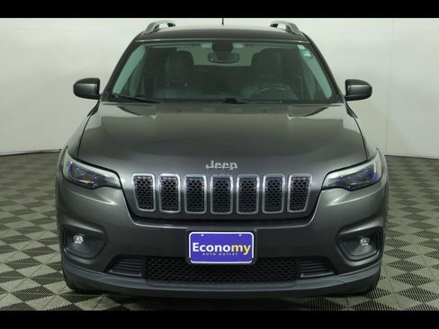 Used 2019 Jeep Cherokee Latitude Plus w/ Comfort/Convenience Group FWD image 10
