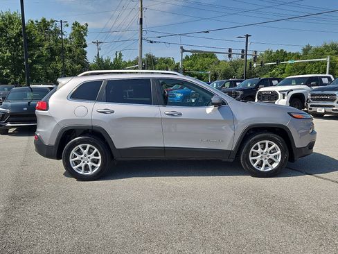 Used 2017 Jeep Cherokee Latitude w/ Comfort/Convenience Group AWD/4WD image 7