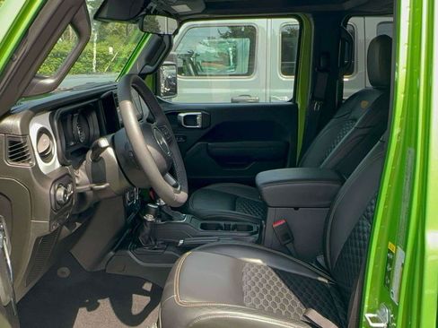 Used 2025 Jeep Wrangler Unlimited Sport AWD/4WD image 14