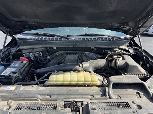 Used 2020 Ford Expedition XLT w/ Equipment Group 202A AWD/4WD image 14