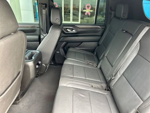 Used 2023 Chevrolet Suburban LT w/ Luxury Package image 10