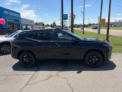 New 2026 Chevrolet Trax LT w/ Driver Confidence Package FWD image 8
