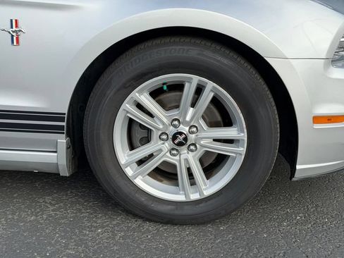 Used 2013 Ford Mustang Convertible RWD image 10