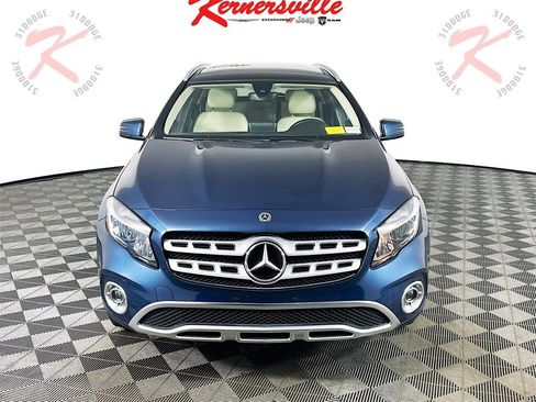 Used 2019 Mercedes-Benz GLA 250 4MATIC w/ Premium Package image 2