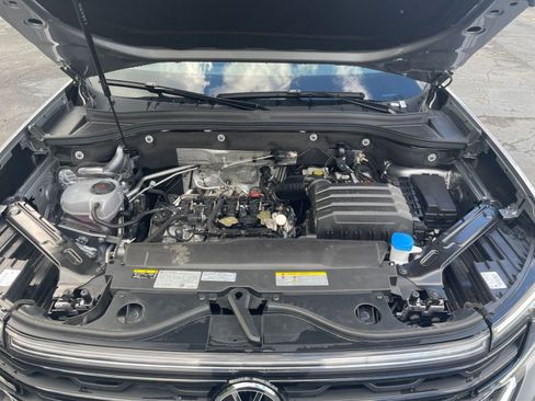 Used 2025 Volkswagen Atlas Cross Sport SE image 28