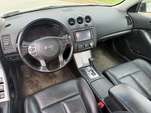 Used 2010 Nissan Altima 3.5 SR w/ Premium Pkg FWD image 9