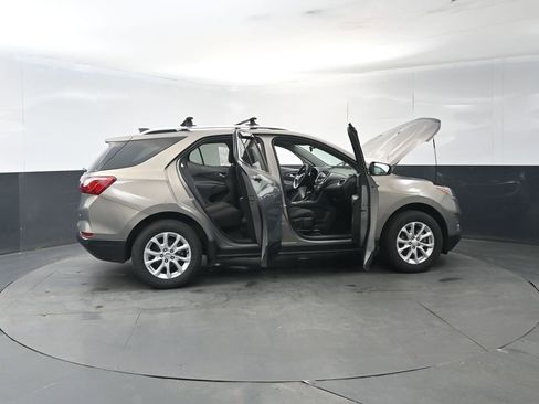 Used 2019 Chevrolet Equinox LT w/ Sun & Navigation Package image 10