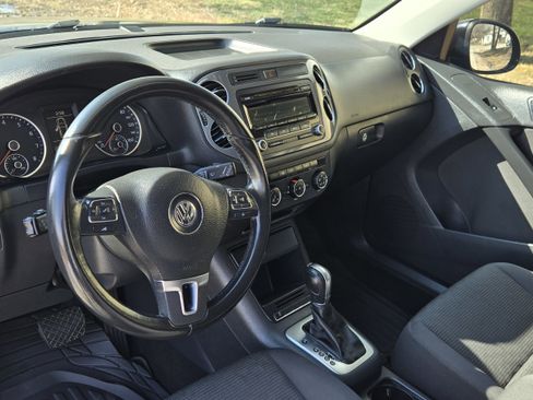 Used 2013 Volkswagen Tiguan S image 15