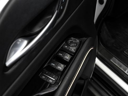 Used 2021 Cadillac Escalade Sport RWD image 39