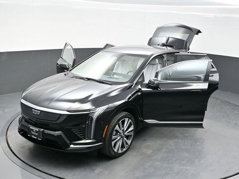 New 2026 Cadillac Optiq Luxury 2 w/ LPO, Floor Liner Package AWD/4WD image 38