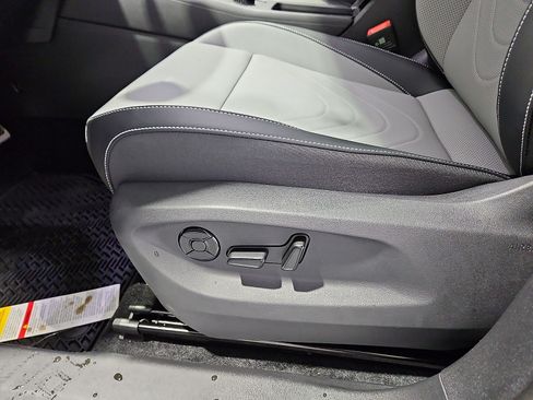 New 2026 Volkswagen Tiguan SE R-Line FWD image 18