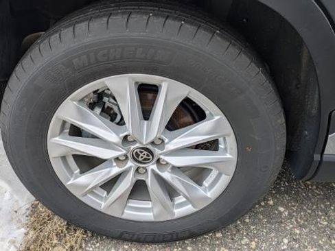 Used 2025 Toyota Corolla Cross LE image 23