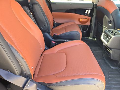 Certified 2025 Kia Carnival SX Prestige FWD image 19