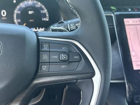 New 2025 Jeep Grand Cherokee Limited w/ Black Appearance Package image 23