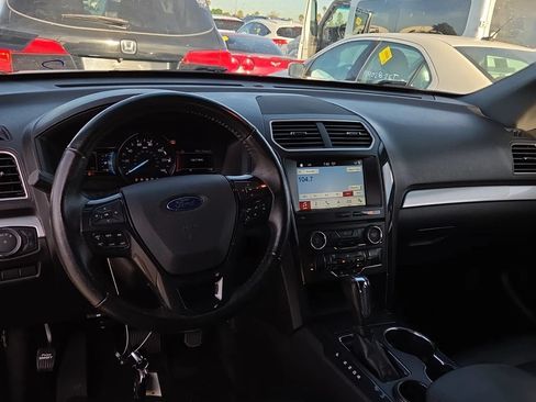 Used 2017 Ford Explorer XLT w/ Equipment Group 202A FWD image 7
