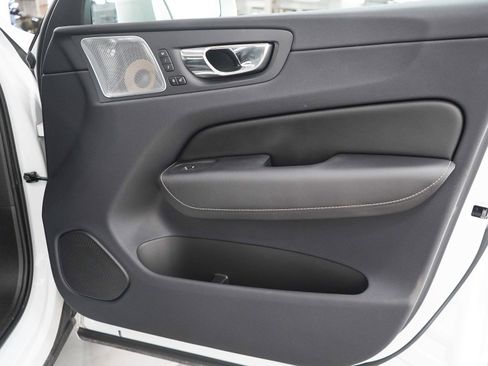 Used 2019 Volvo XC60 T8 R-Design w/ Advanced Package AWD/4WD image 9