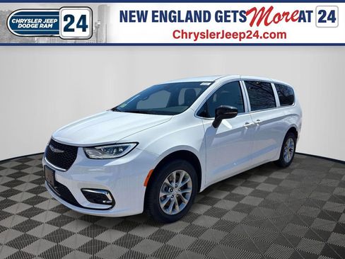 New 2026 Chrysler Pacifica Select image 1