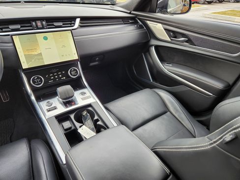 Used 2022 Jaguar XF R-Dynamic SE image 14