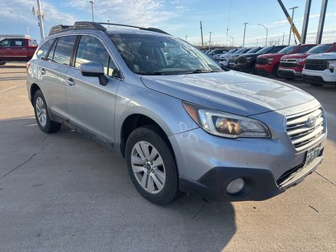 Used 2017 Subaru Outback 2.5i Premium image 3