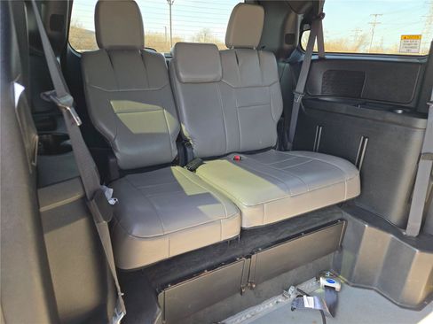 Used 2016 Dodge Grand Caravan SE FWD image 7