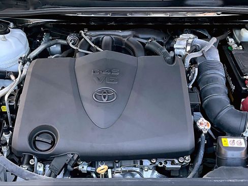 Used 2019 Toyota Avalon Limited FWD image 30