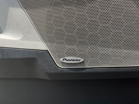 Used 2017 Chevrolet Equinox Premier FWD image 18
