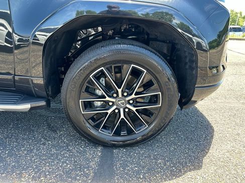 Used 2024 Lexus GX 550 w/ Accessory Package (Z1) AWD/4WD image 18