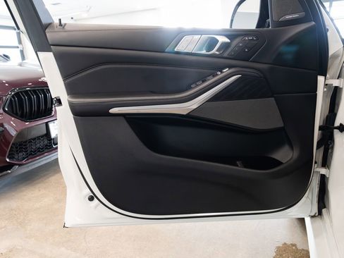 Used 2022 BMW X7 M50i image 19