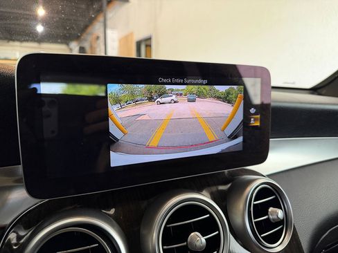 Used 2020 Mercedes-Benz GLC 300 image 17