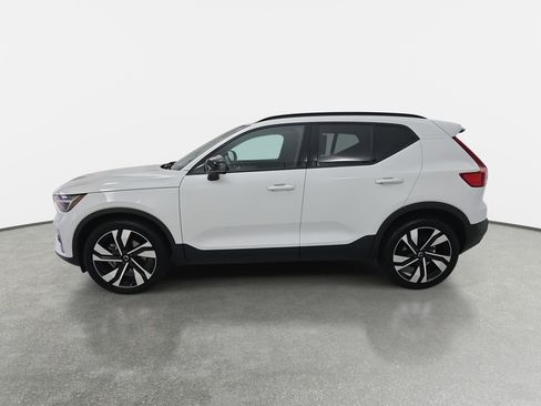 Used 2023 Volvo XC40 B4 Ultimate w/ Protection Package Premier image 6
