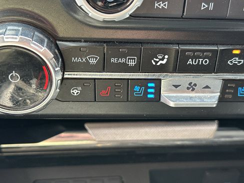 Used 2025 Ford F250 Lariat AWD/4WD image 24
