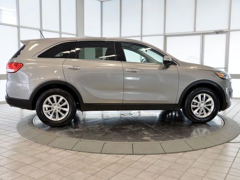Used 2018 Kia Sorento L image 9