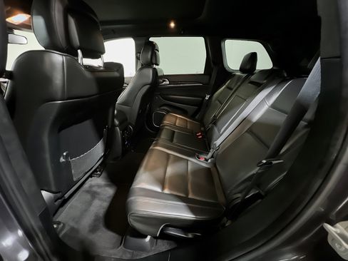 Used 2018 Jeep Grand Cherokee Overland AWD/4WD image 19