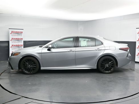 Used 2023 Toyota Camry XSE FWD image 5