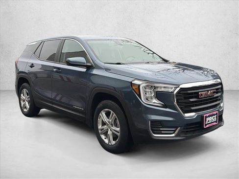 Used 2024 GMC Terrain SLE image 3