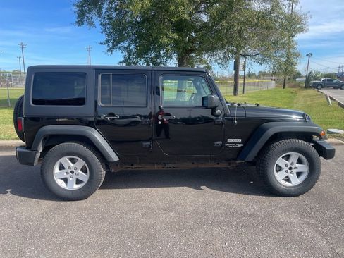 Used 2018 Jeep Wrangler Unlimited Sport S image 8