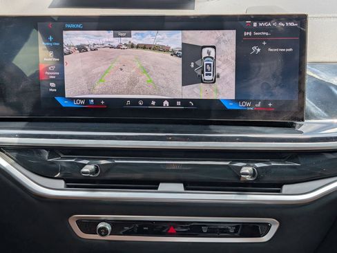 Used 2025 BMW X7 M60i AWD/4WD image 18