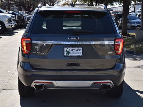 Used 2017 Ford Explorer Platinum image 9